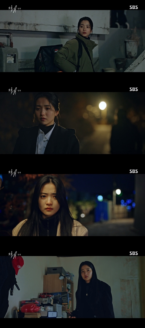 목요일 밤 기이한 일들 포스터